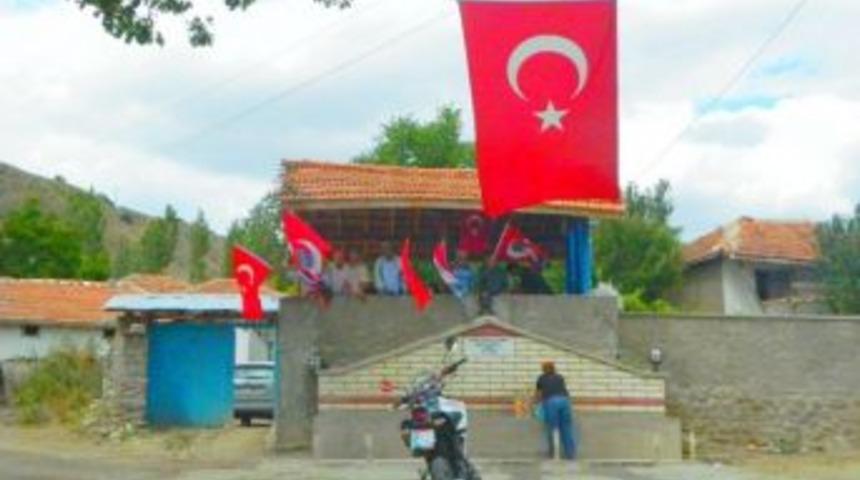 Ethem Sarıs&uuml;l&uuml;k'&uuml;n cenazesi &Ccedil;orum'a ulaştı