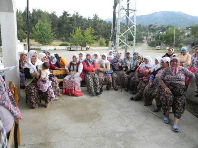 Tekeler Köyünün Hanımları Hünerlerini Sergiledi