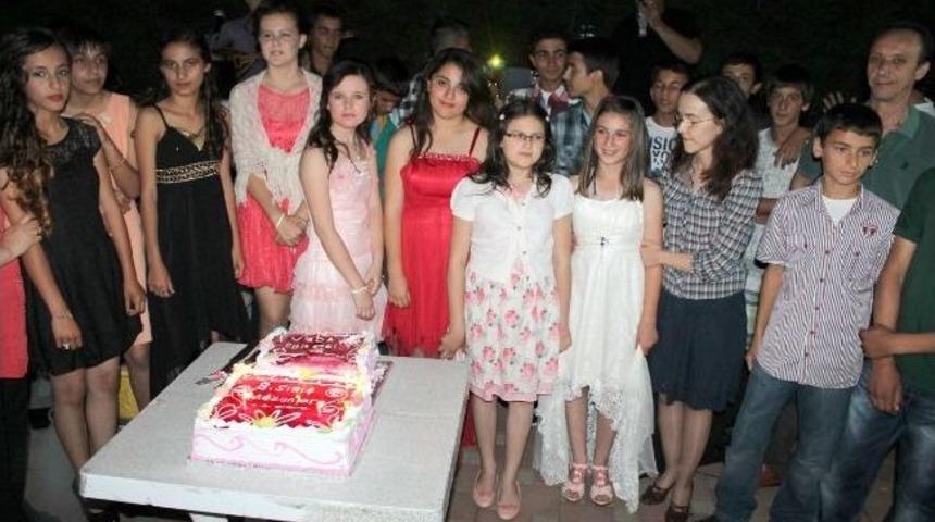 Velilerden, &Ouml;ğrencilere Mezuniyet Balosu S&uuml;rprizi