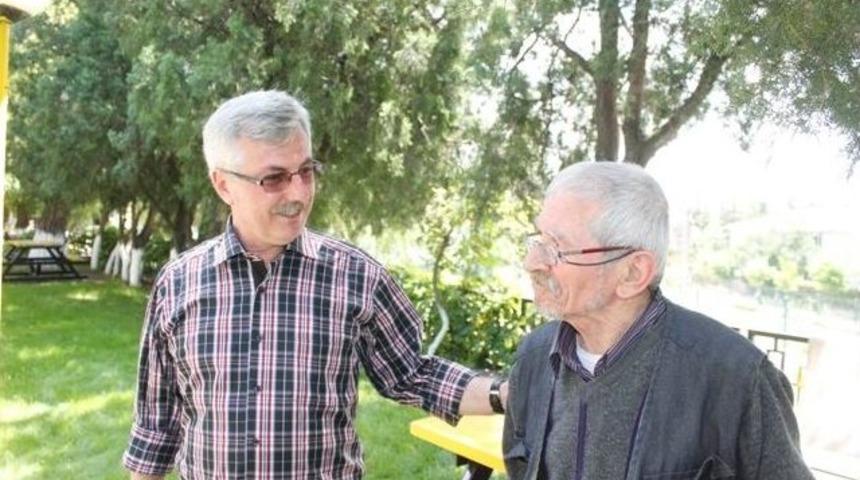 Başkan &Ccedil;ağlayan &ldquo;babalar G&uuml;n&uuml;&rdquo;nde Huzur Evini Ziyaret Etti