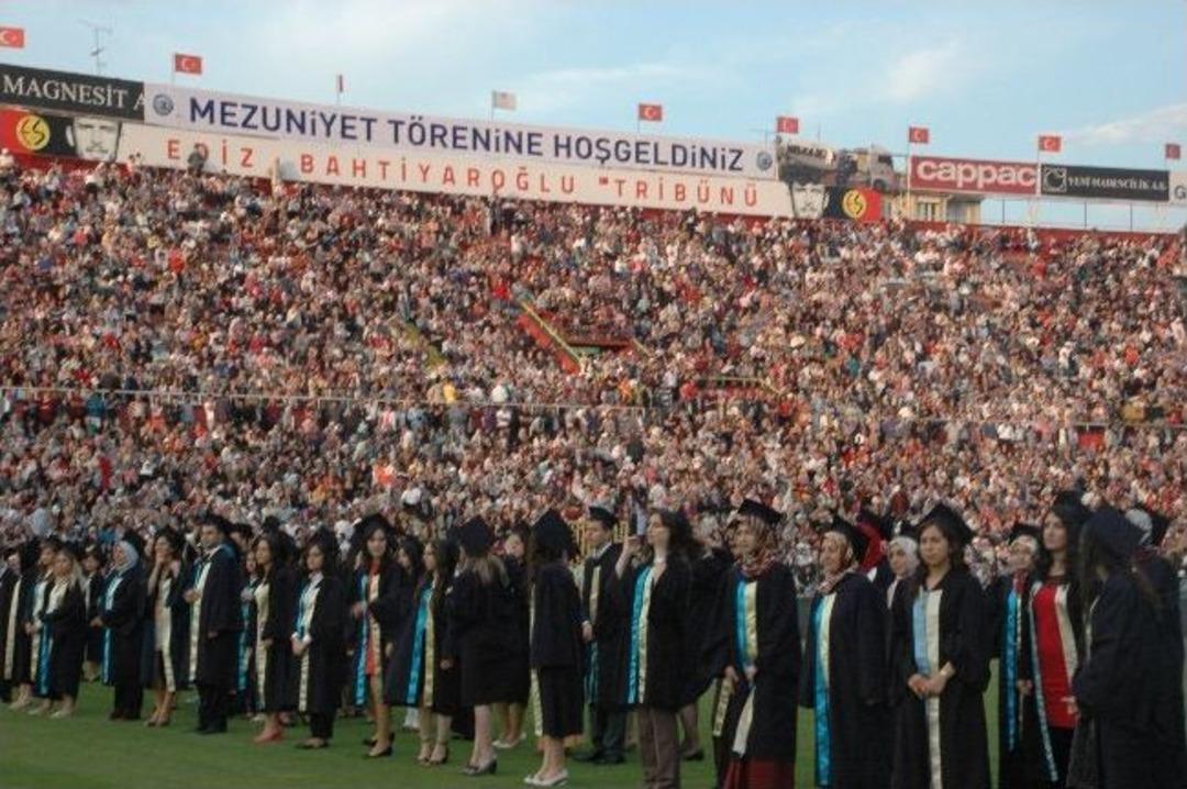 Eskişehir Osmangazi &Uuml;niversitesi&rsquo;nde G&ouml;rkemli Mezuniyet