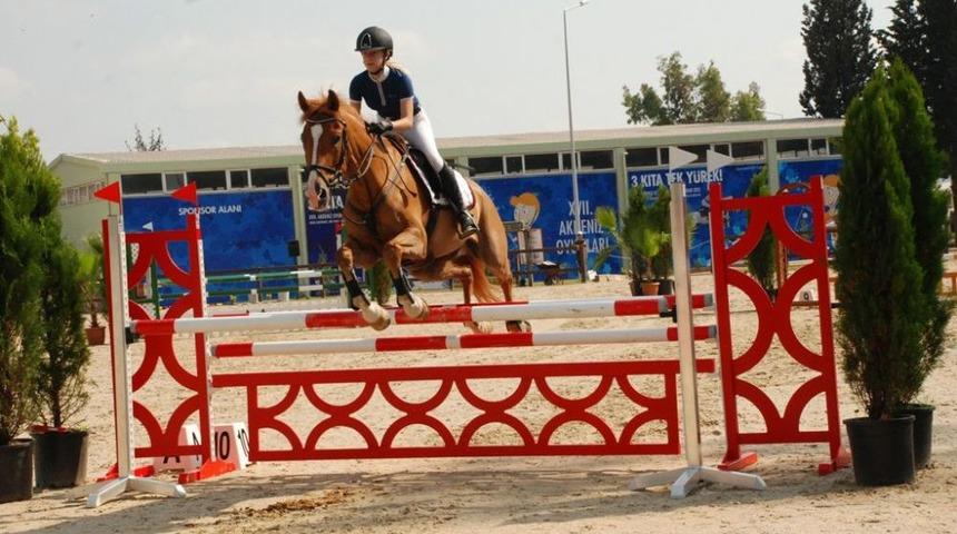 Adana&rsquo;da Yapılan Binicilik Engel Atlama Yarışmaları Tamamlandı