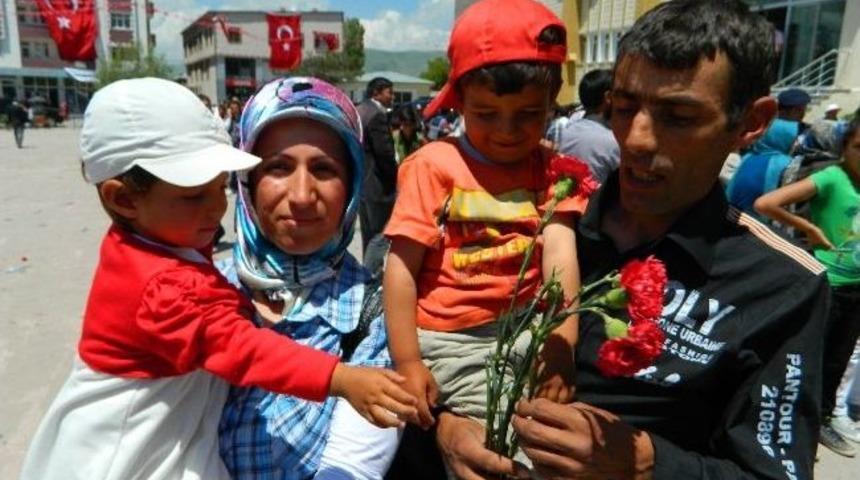 2 Yaşındaki &ccedil;ocuğun bir g&ouml;z&uuml; mavi diğer g&ouml;z&uuml; kahverengi