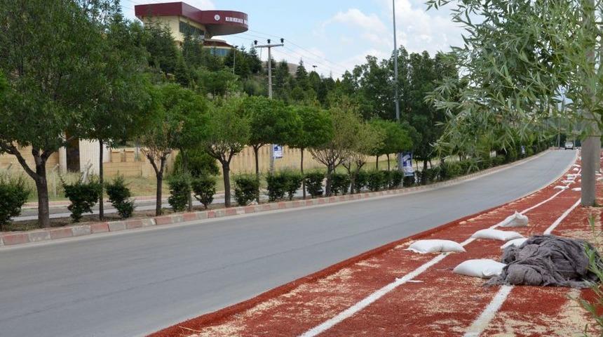 Kırıkkale'de Y&uuml;r&uuml;y&uuml;ş Yolu Yenilendi
