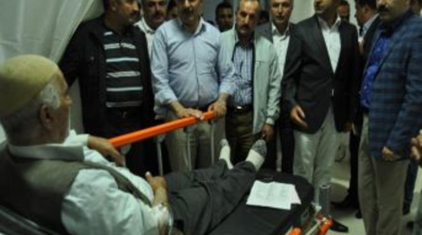 Ak Parti Milletvekilleri Hastanede Yaralıları Ziyaret Etti