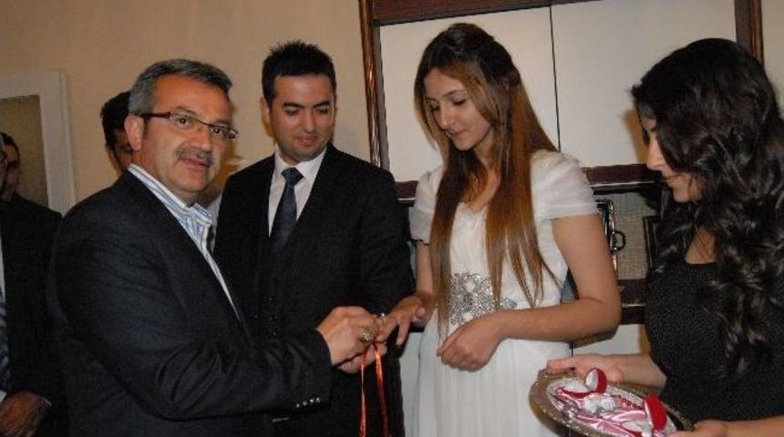 &Ccedil;evik Amiri Evlilik Yolunda