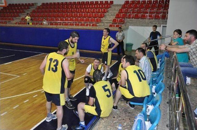 Kurumlararası Basketbolda Şampiyon Begüm Dekor