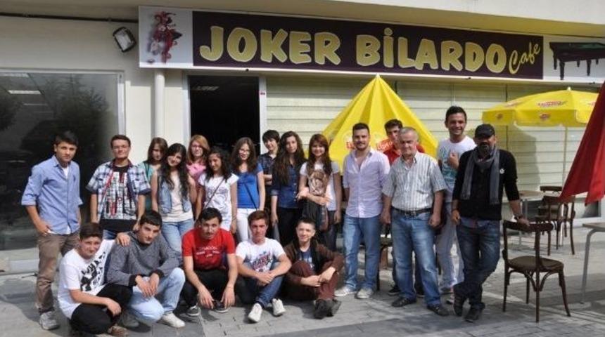 D&uuml;zce&rsquo;de Gen&ccedil;ler Bilardo &Ouml;ğreniyor