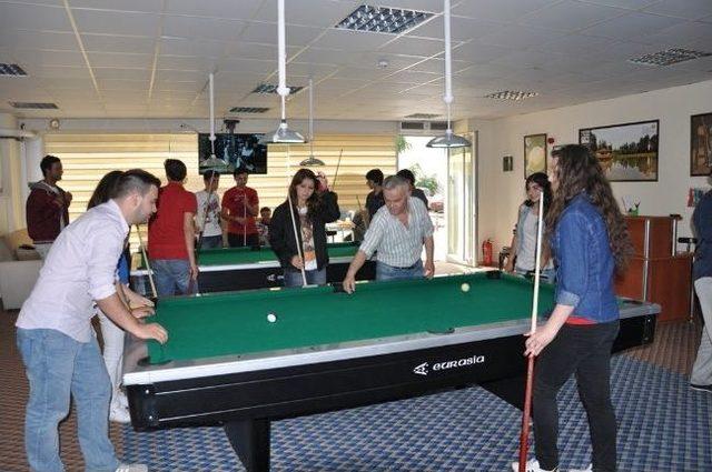 Düzce’de Gençler Bilardo Öğreniyor