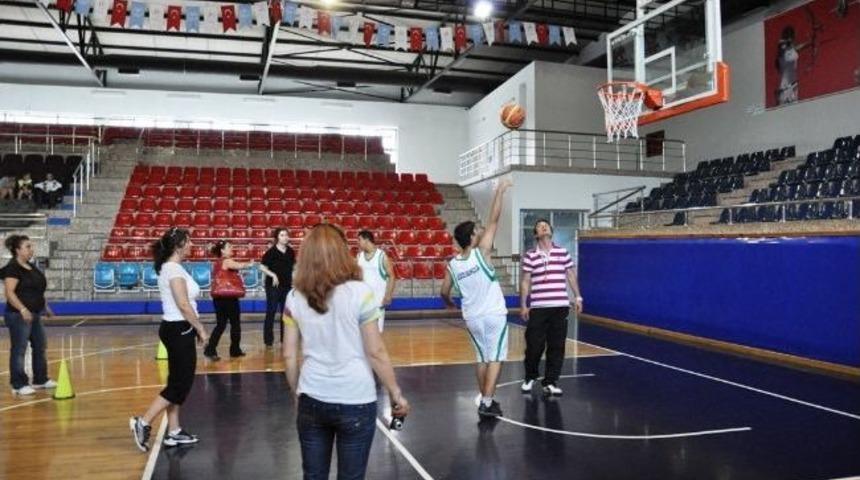 Otistik &Ccedil;ocukların Basketbol Keyfi