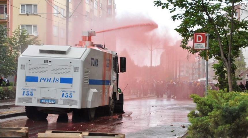 &lsquo;Aranızda Provokat&ouml;rler Var&rsquo; &Ccedil;ağrısına Aldırmayan Eylemciler Polisle &Ccedil;atıştı
