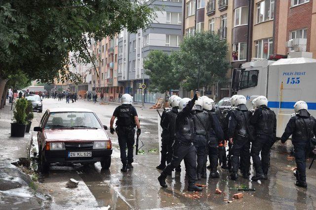 &lsquo;Aranızda Provokat&ouml;rler Var&rsquo; &Ccedil;ağrısına Aldırmayan Eylemciler Polisle &Ccedil;atıştı 2