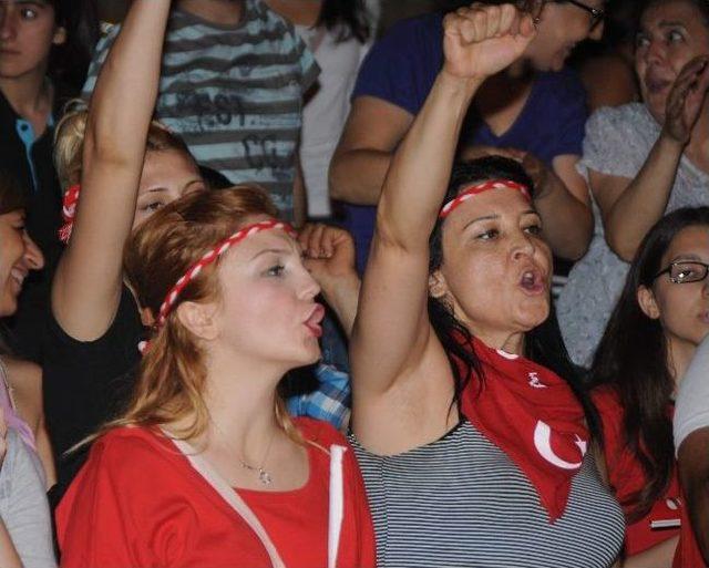 Antalya’da Taksim Gezi Parkı Protestosu