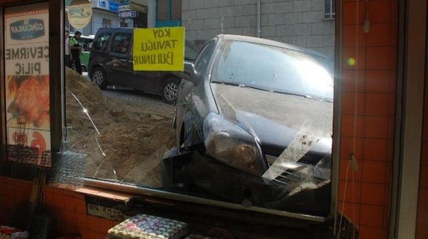 Telefonla Konuşurken Tavuk&ccedil;uya Girdi