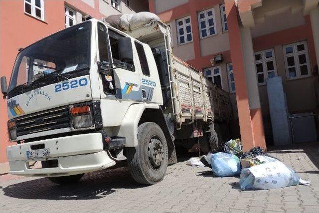 Eleşkirt Cengiz Topel İlköğretim Okulundan Çevreci Kampanya