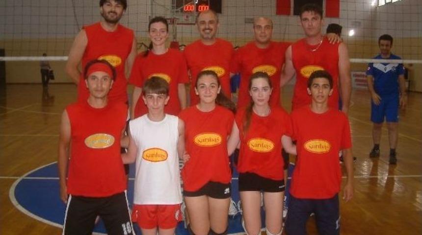 Burhaniye Gen&ccedil;liği Voleybolda Şampiyon Oldu
