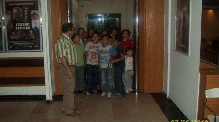 Emniyet&rsquo;ten Kardeş Okul &Ouml;ğrencilerine Sinema Jesti