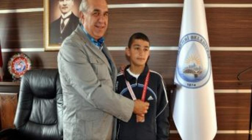 Suşehri Yibo &Ouml;ğrencisi G&uuml;reşte T&uuml;rkiye 3&rsquo;&uuml;nc&uuml;s&uuml; Oldu