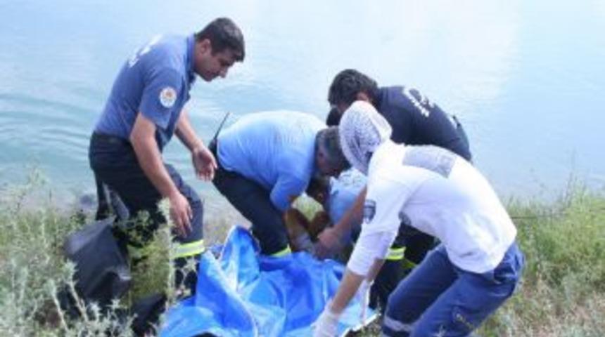 Otomobil Kanala D&uuml;şt&uuml;, Baba Ve Kızı Boğuldu