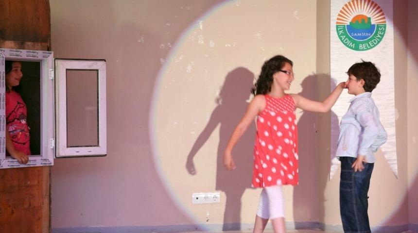 Minikler Hem G&uuml;ld&uuml;rd&uuml; Hem D&uuml;ş&uuml;nd&uuml;rd&uuml;