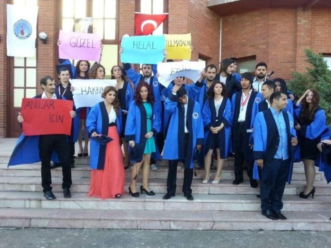 Mezuniyet T&ouml;reninde Duygulandıran Pankart