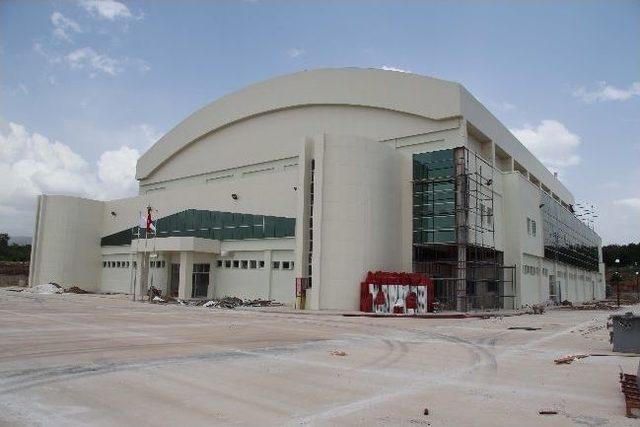 Hendek Spor Salonu Bitme Aşamasına Geldi 1