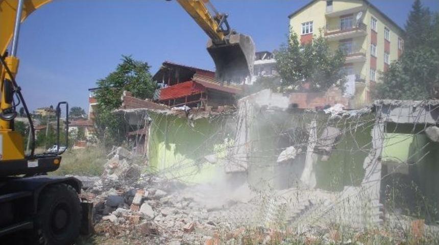 Belediyeden Ka&ccedil;ak Yapı Uyarısı