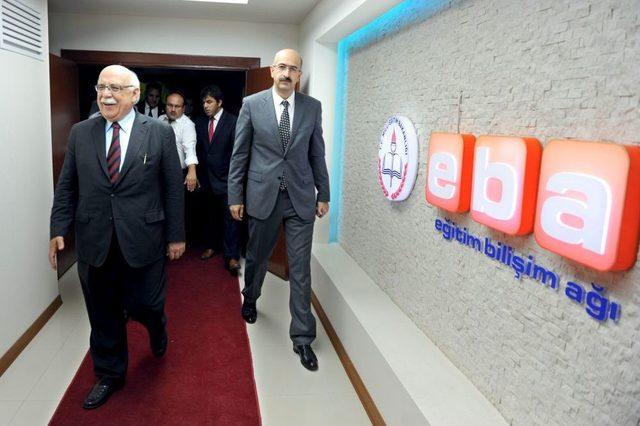 Bakan Avcı, Uzaktan Eğitimle &Ouml;ğretmenlere Ders Verdi 1