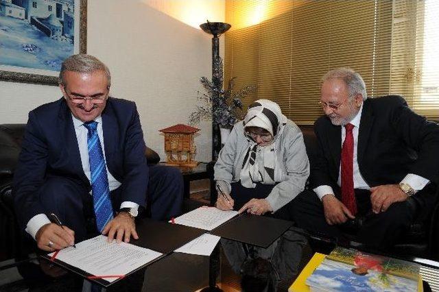 Hayırsever Nine&rsquo;den 12 Derslikli Okul 1