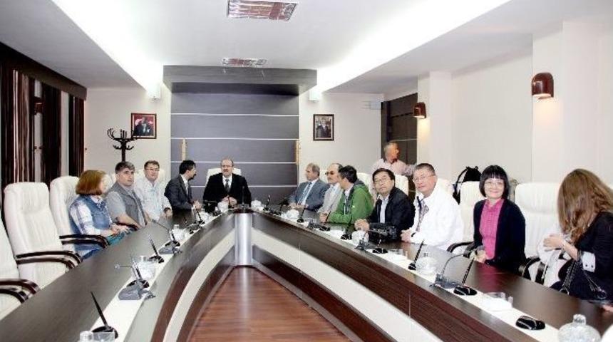 &Ccedil;inli Bilim Adamlarından Atat&uuml;rk &Uuml;niversitesine Ziyaret