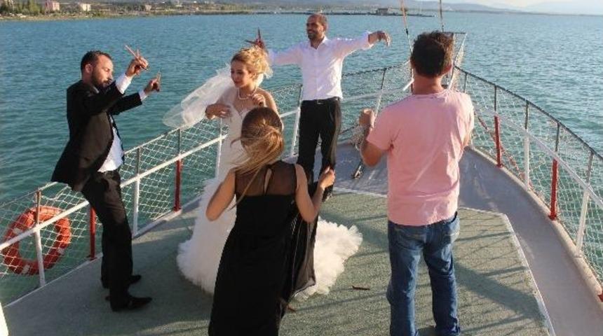 Beyşehir G&ouml;l&uuml; Yeni Evli &Ccedil;iftlerin G&ouml;zdesi Oldu