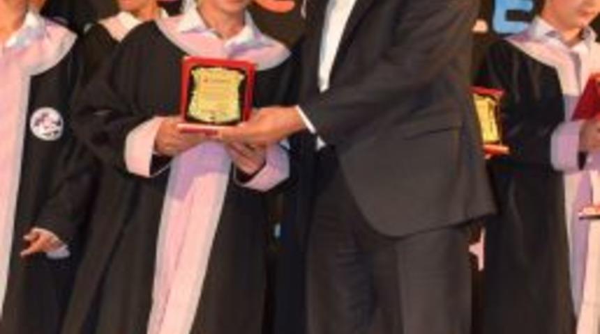 &Ouml;zel Samanyolu Kudret &Uuml;nal İlk&ouml;ğretim Okulu'nda Mezuniyet Coşkusu