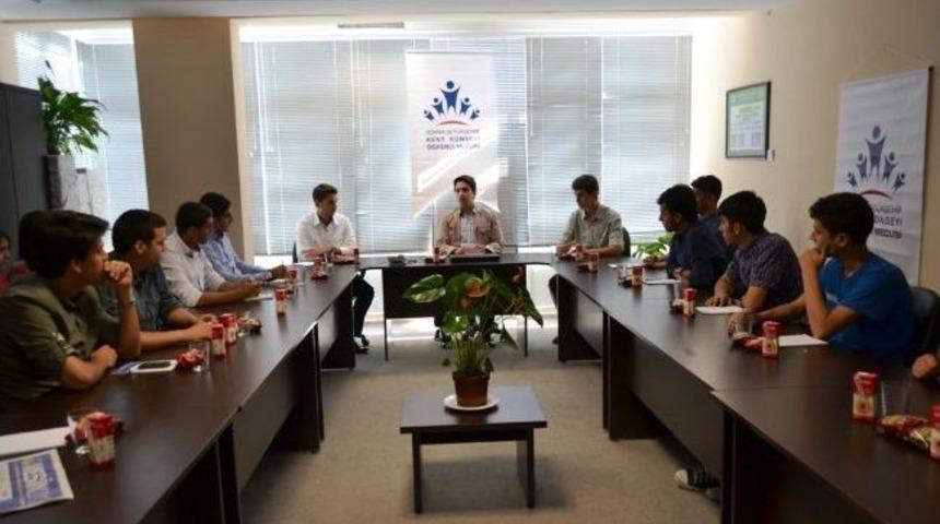 Adana'da Okullara Mescit İ&ccedil;in 82 Bin İmza Toplandı