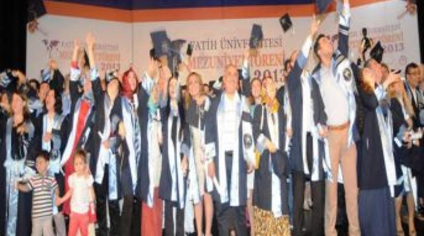 İkinci Kez Kep Fırlattılar