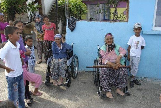 Belediyeden Engelli Vatandaşlara Tekerlekli Sandalye Verildi