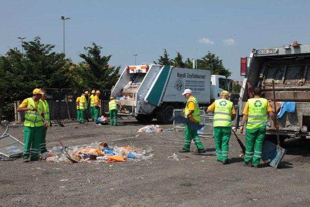 Kazlıçeşme'den 35 Kamyon Çöp Toplandı