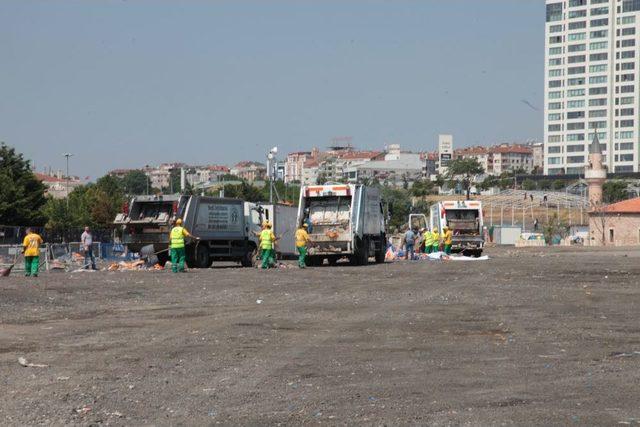 Kazlıçeşme'den 35 Kamyon Çöp Toplandı