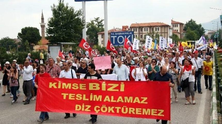 Kesk Bursa &Uuml;yeleri Taksim Gezi Parkı İ&ccedil;in Y&uuml;r&uuml;d&uuml;