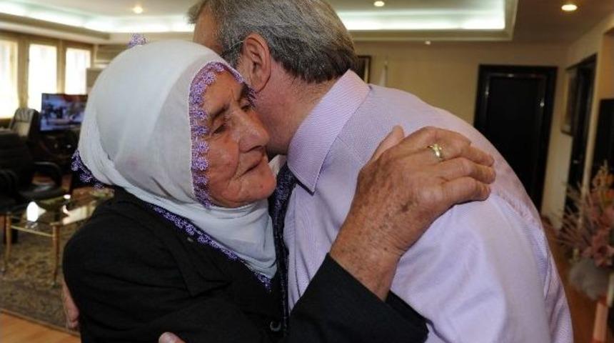 75&rsquo;lik Zahide Nine Yol &lsquo;teşekk&uuml;r&rsquo;&uuml; İ&ccedil;in Vali Karaloğlu&rsquo;nu Makamında Ziyaret Etti
