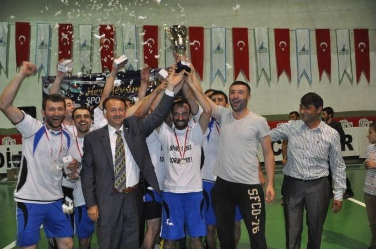 Kartepe'de Şampiyon Bah&ccedil;elievler Ossi 08
