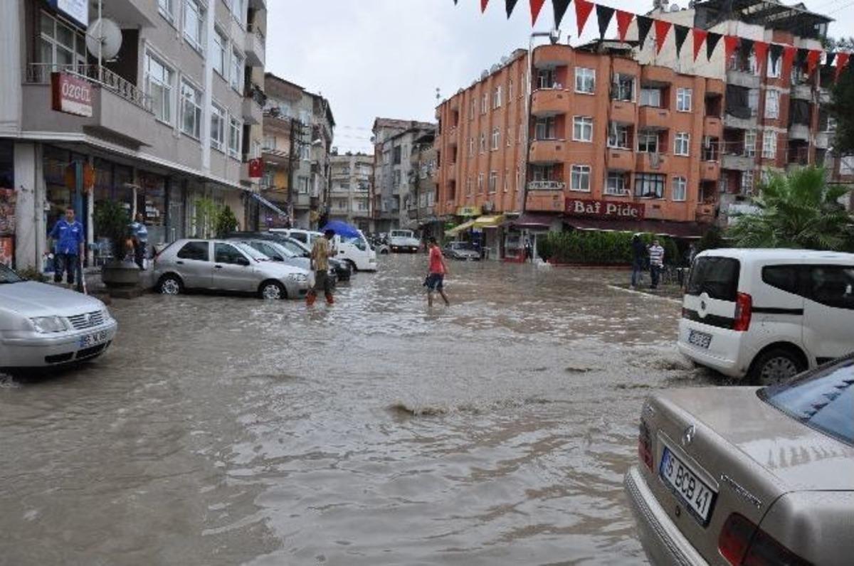 Bafra&rsquo;da Şiddetli Yağış
