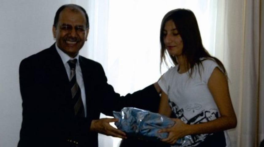 Başarılı &Ccedil;ocuklara &Ouml;d&uuml;l