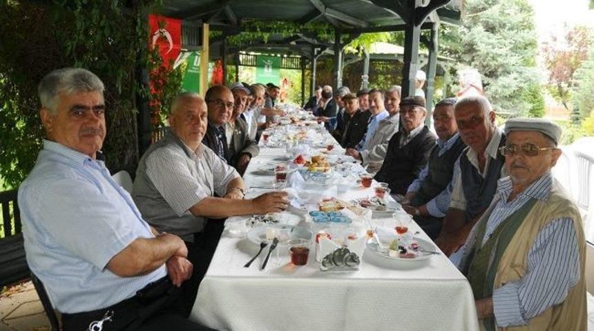 Başkan Ata&ccedil;&rsquo;tan Şehit Ailelerinin Babalar G&uuml;n&uuml; Ziyareti