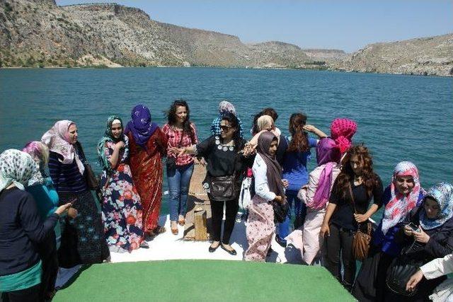 Önce Tekne Turu Yaptılar, Sonra Hayvanat Bahçesini Gezdiler