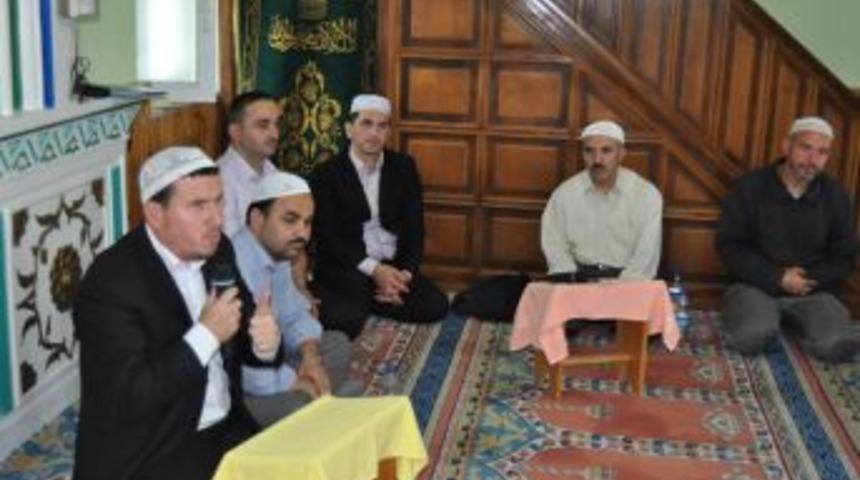 Yağmur duasına &ccedil;ıkan k&ouml;yl&uuml;ler sağanak yağmura yakalandı