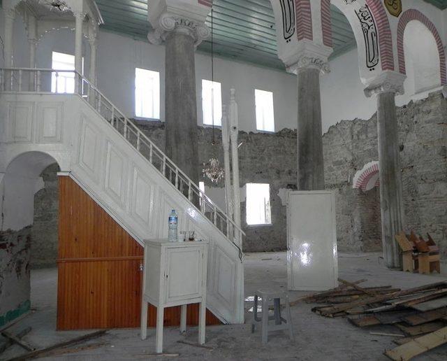 Tarihi Orhan Gazi Camii Bakıma Alındı