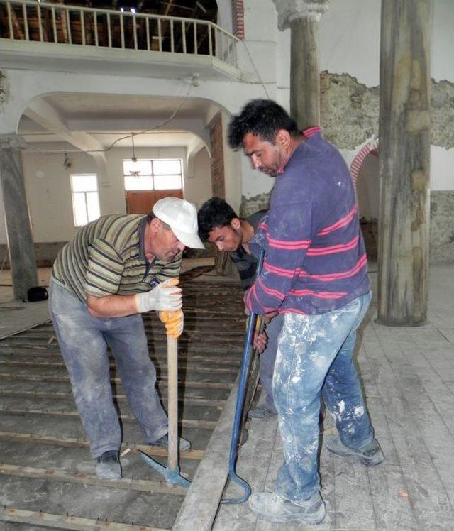 Tarihi Orhan Gazi Camii Bakıma Alındı