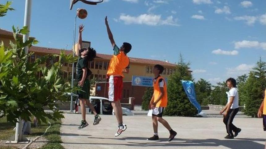 Nevşehir&rsquo;de Sokak Basketbolu Coşkusu