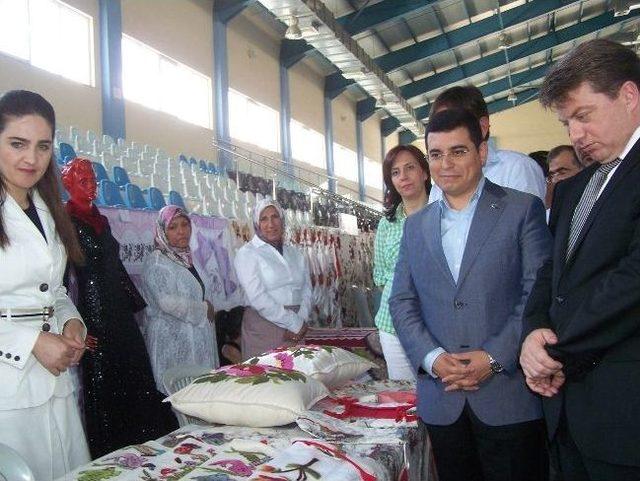 Korkuteli Halk Eğitim Merkezi Yıl Sonu Sergisi A&ccedil;ıldı 1