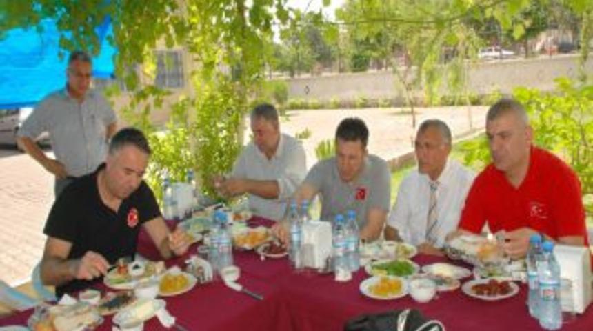 İl M&uuml;d&uuml;r&uuml; Hadi'den, Hentbol Milli Takım'na Destek